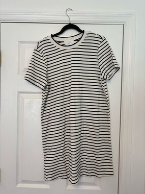 Tuckernuck Pomander Place Striped T-Shirt Dress Size Medium Black White Shift